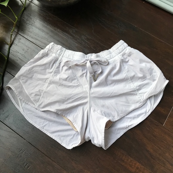 Lululemon Hotty Hot shorts lilac - Picture 8 of 8